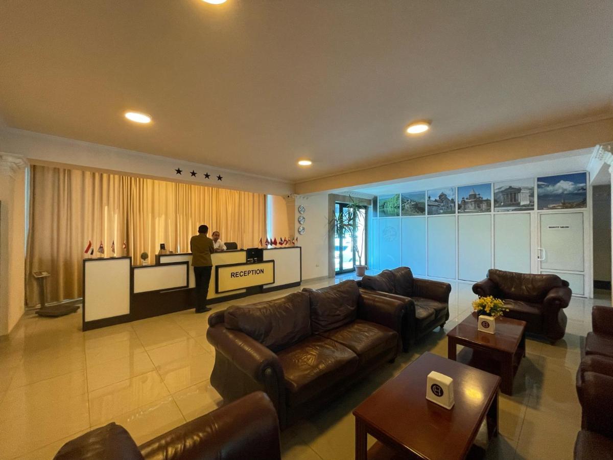 Comfort Hotel Erévan Extérieur photo