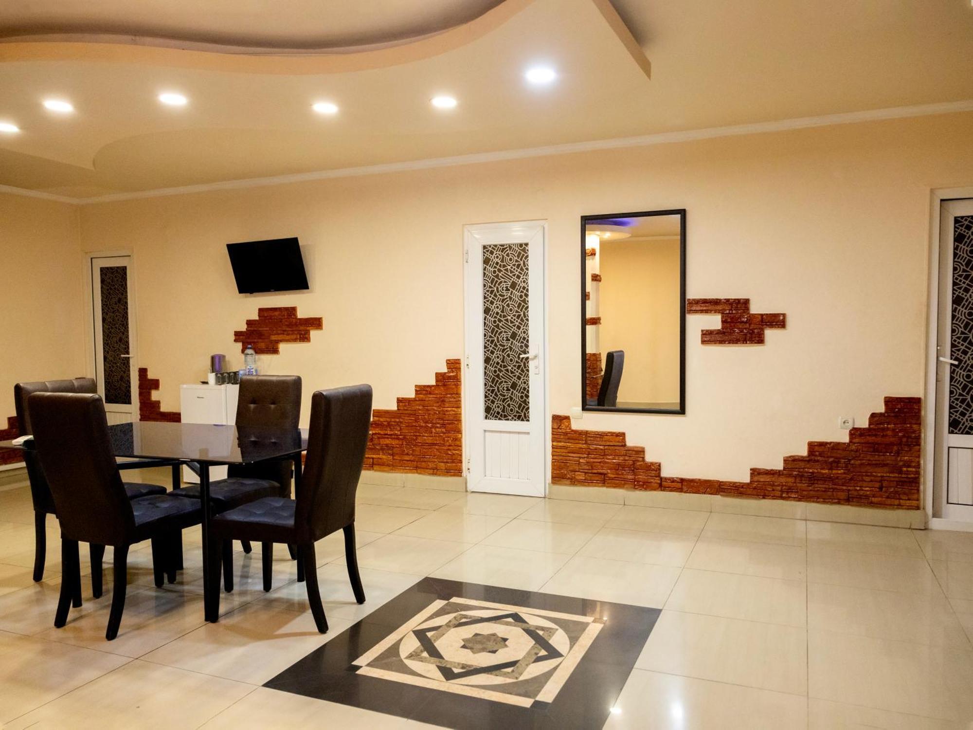 Comfort Hotel Erévan Extérieur photo