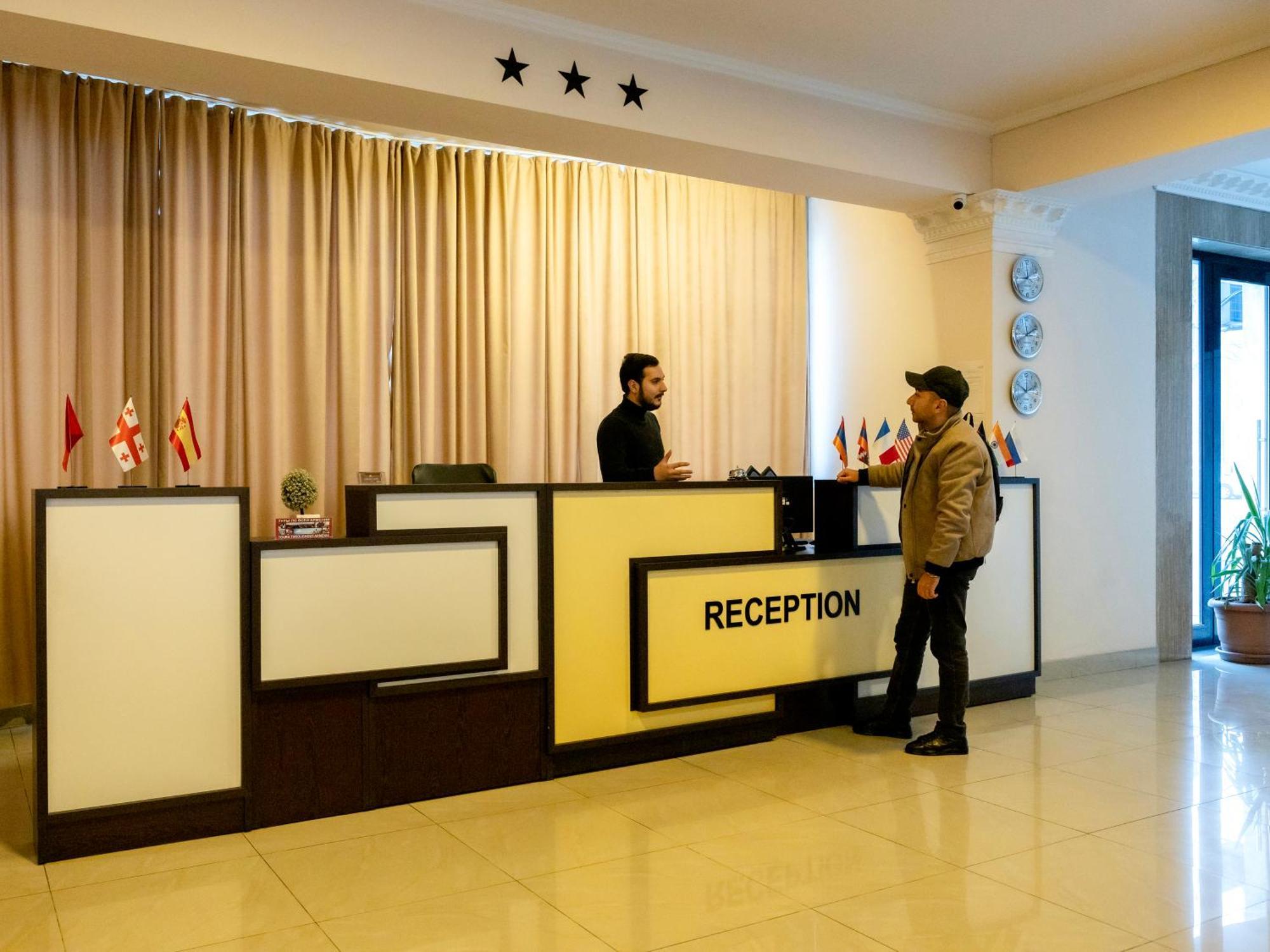 Comfort Hotel Erévan Extérieur photo